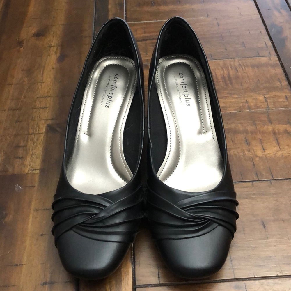 Black short heels wide